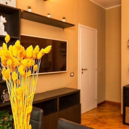 Sunny & Updated Flat With Panoramic City View 50M From M4 Stop Mailand Exterior foto