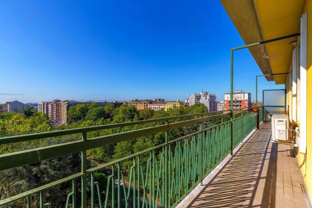 Sunny & Updated Flat With Panoramic City View 50M From M4 Stop Mailand Exterior foto