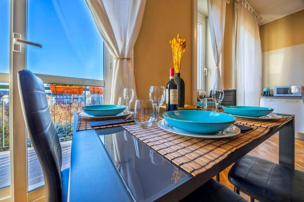 Sunny & Updated Flat With Panoramic City View 50M From M4 Stop Mailand Exterior foto
