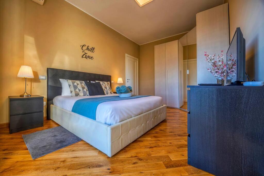 Sunny & Updated Flat With Panoramic City View 50M From M4 Stop Mailand Exterior foto