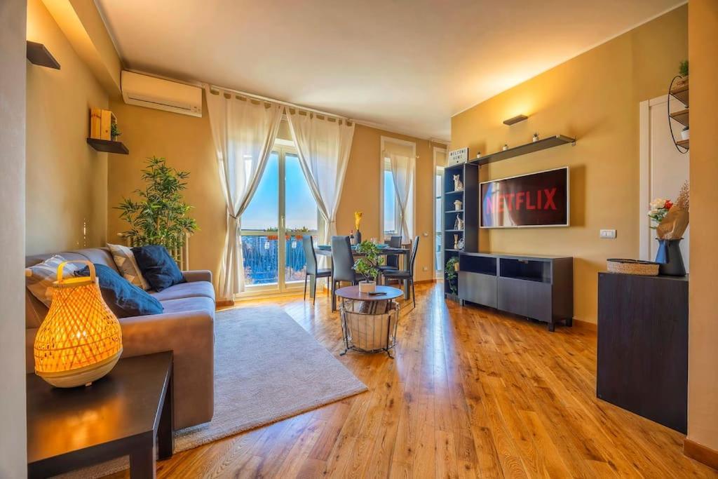 Sunny & Updated Flat With Panoramic City View 50M From M4 Stop Mailand Exterior foto