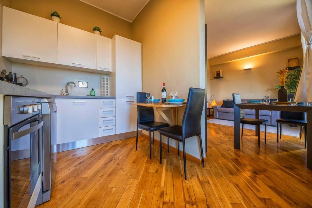 Sunny & Updated Flat With Panoramic City View 50M From M4 Stop Mailand Exterior foto