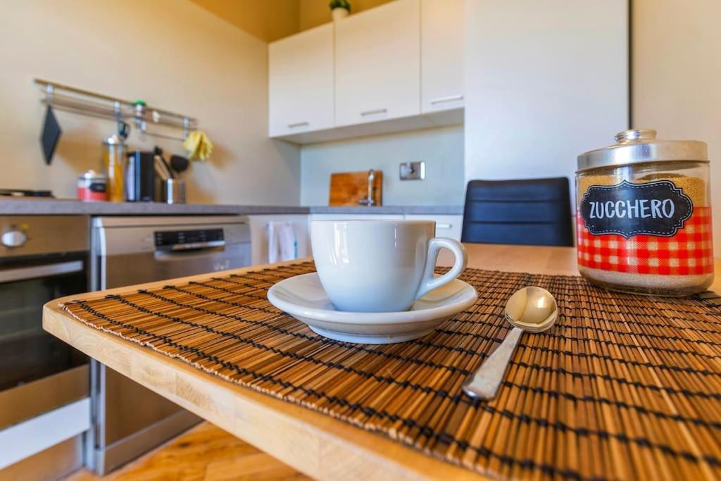 Sunny & Updated Flat With Panoramic City View 50M From M4 Stop Mailand Exterior foto