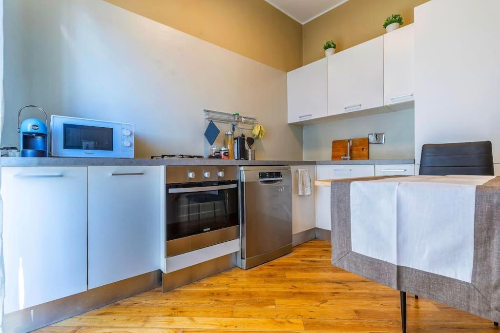 Sunny & Updated Flat With Panoramic City View 50M From M4 Stop Mailand Exterior foto