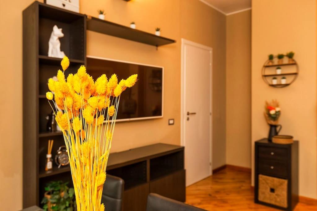 Sunny & Updated Flat With Panoramic City View 50M From M4 Stop Mailand Exterior foto
