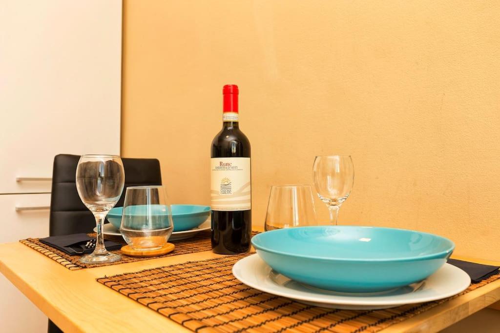 Sunny & Updated Flat With Panoramic City View 50M From M4 Stop Mailand Exterior foto