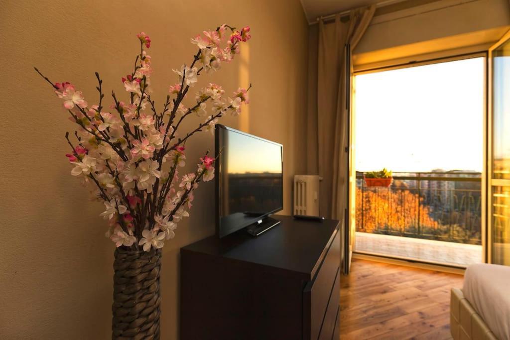Sunny & Updated Flat With Panoramic City View 50M From M4 Stop Mailand Exterior foto