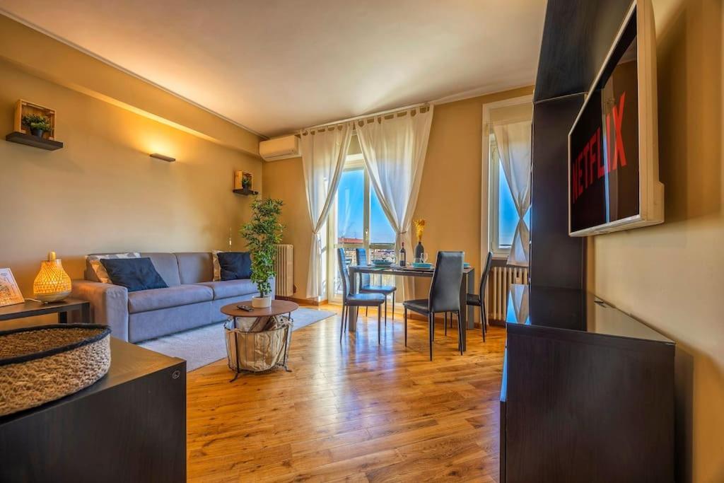 Sunny & Updated Flat With Panoramic City View 50M From M4 Stop Mailand Exterior foto