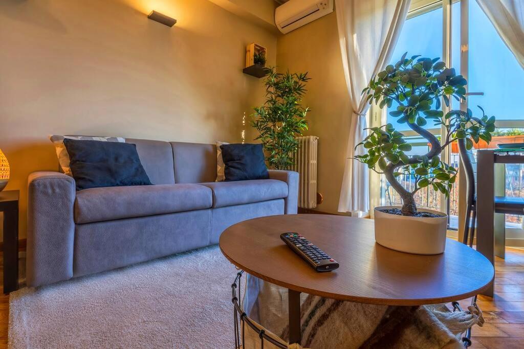Sunny & Updated Flat With Panoramic City View 50M From M4 Stop Mailand Exterior foto